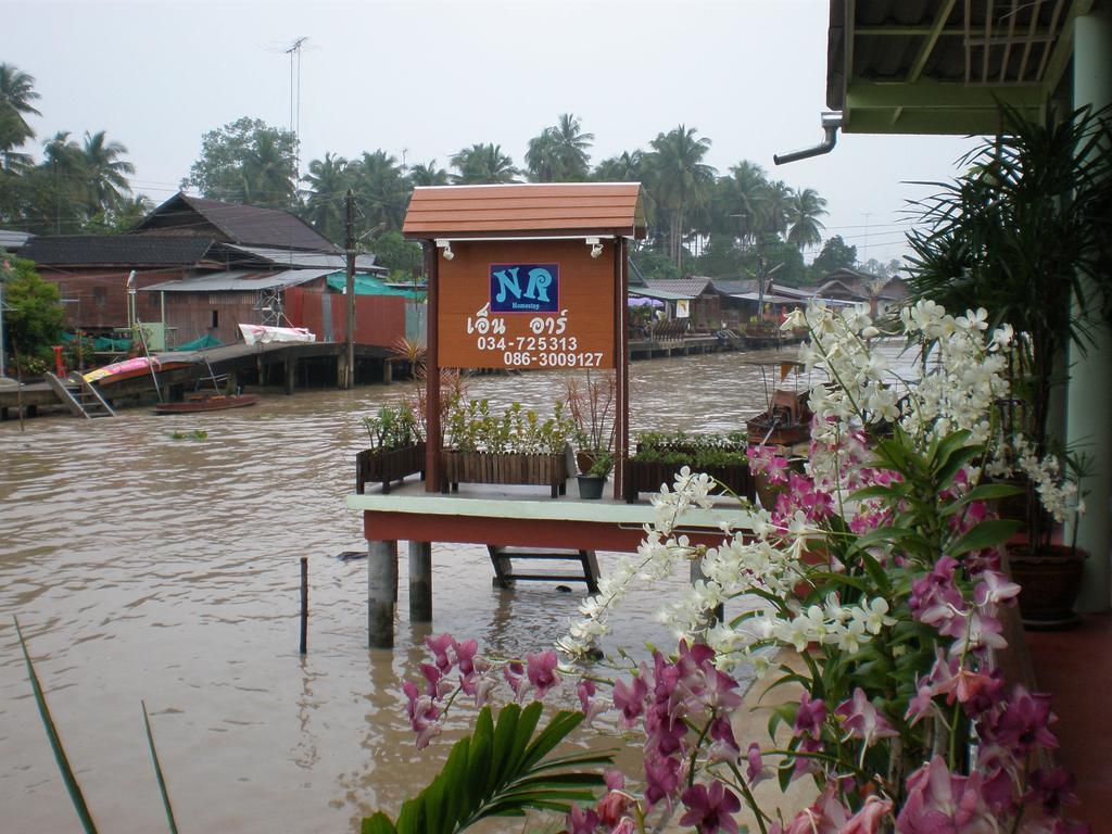 Nr Homestay Amphawa Eksteriør bilde