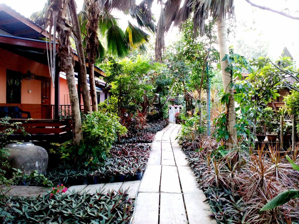 Nr Homestay Amphawa Eksteriør bilde