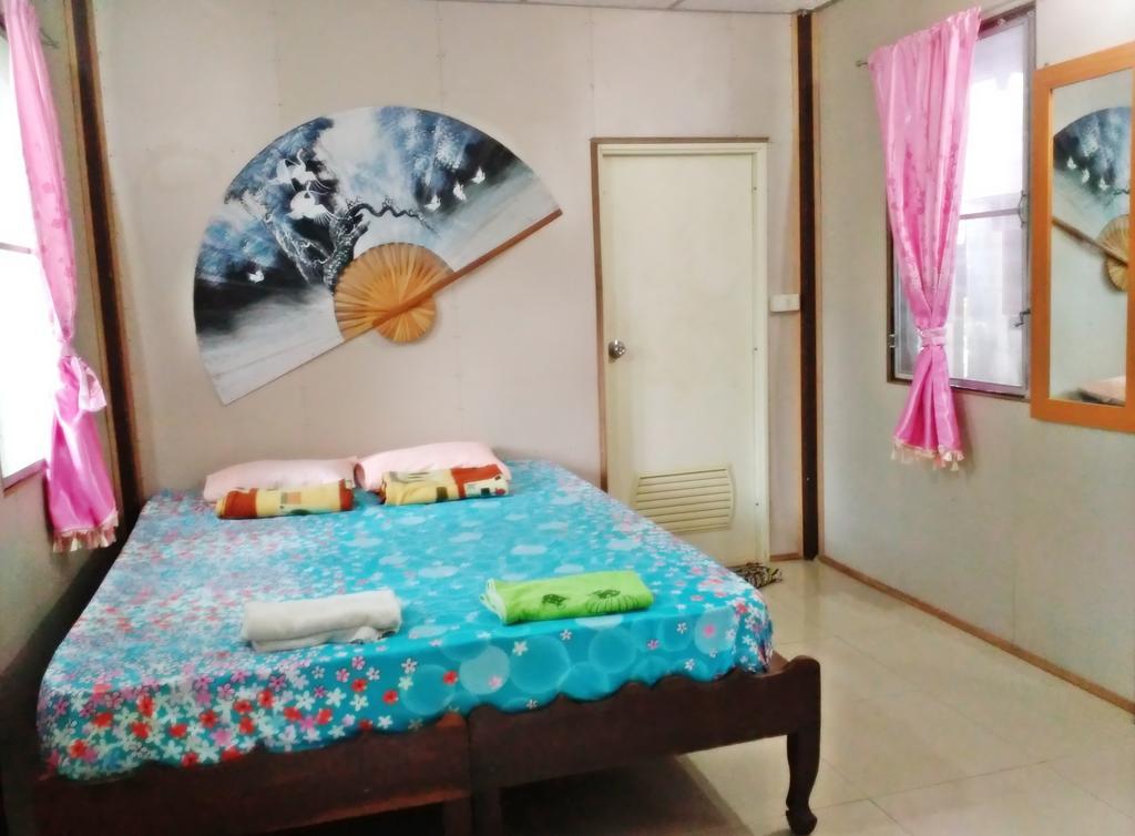 Nr Homestay Amphawa Eksteriør bilde