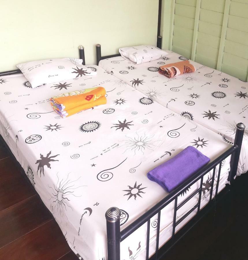 Nr Homestay Amphawa Eksteriør bilde