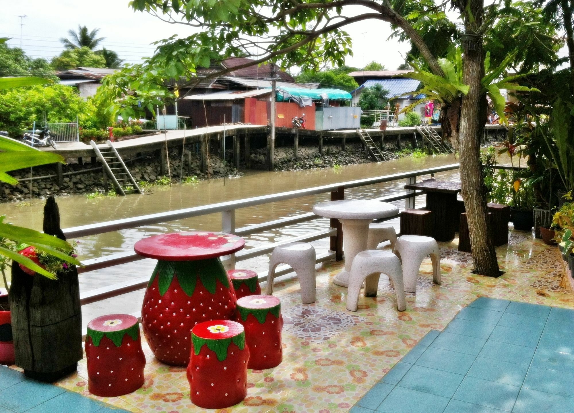 Nr Homestay Amphawa Eksteriør bilde